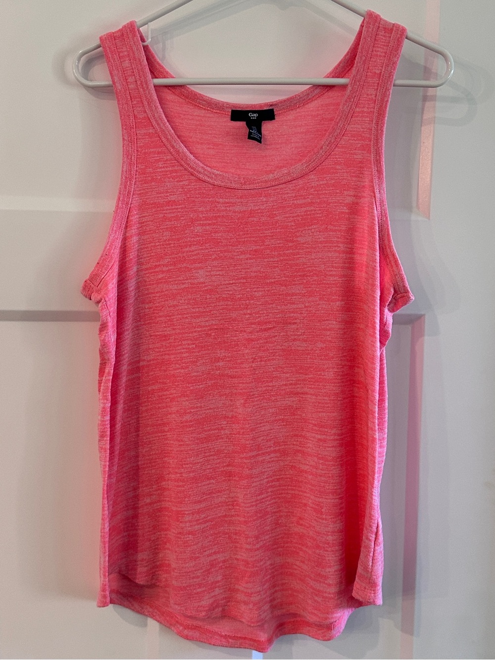 GAP Women’s Tank Top Size Large Coral Color
